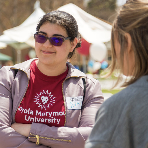 LMU student worker advises visiting applicants